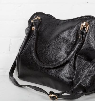 Cartera de cuero negra